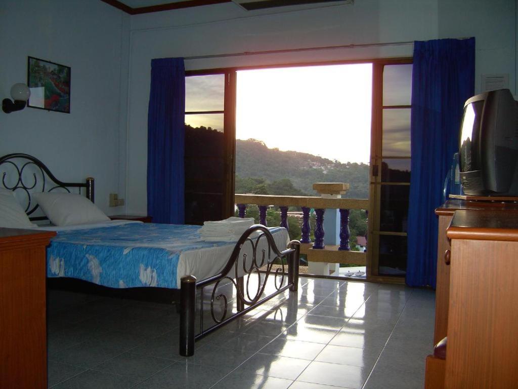 Oyo 851 On Hill Residence Patong Екстериор снимка