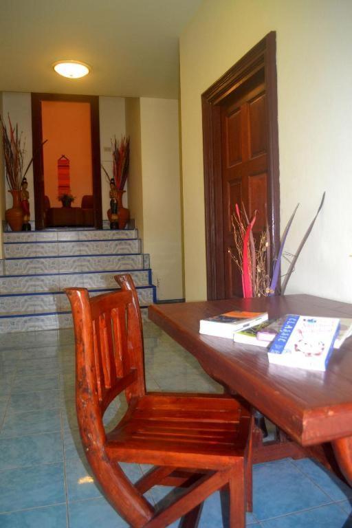 Oyo 851 On Hill Residence Patong Екстериор снимка