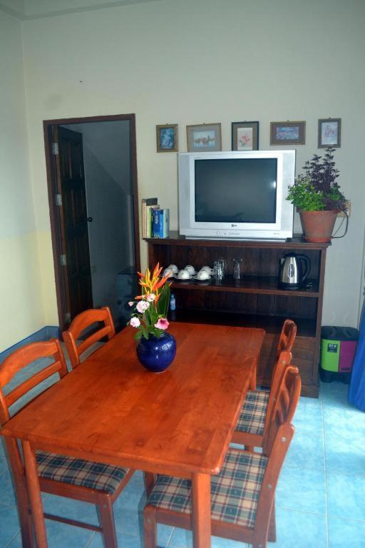 Oyo 851 On Hill Residence Patong Екстериор снимка