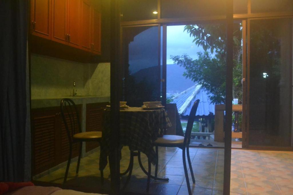 Oyo 851 On Hill Residence Patong Екстериор снимка