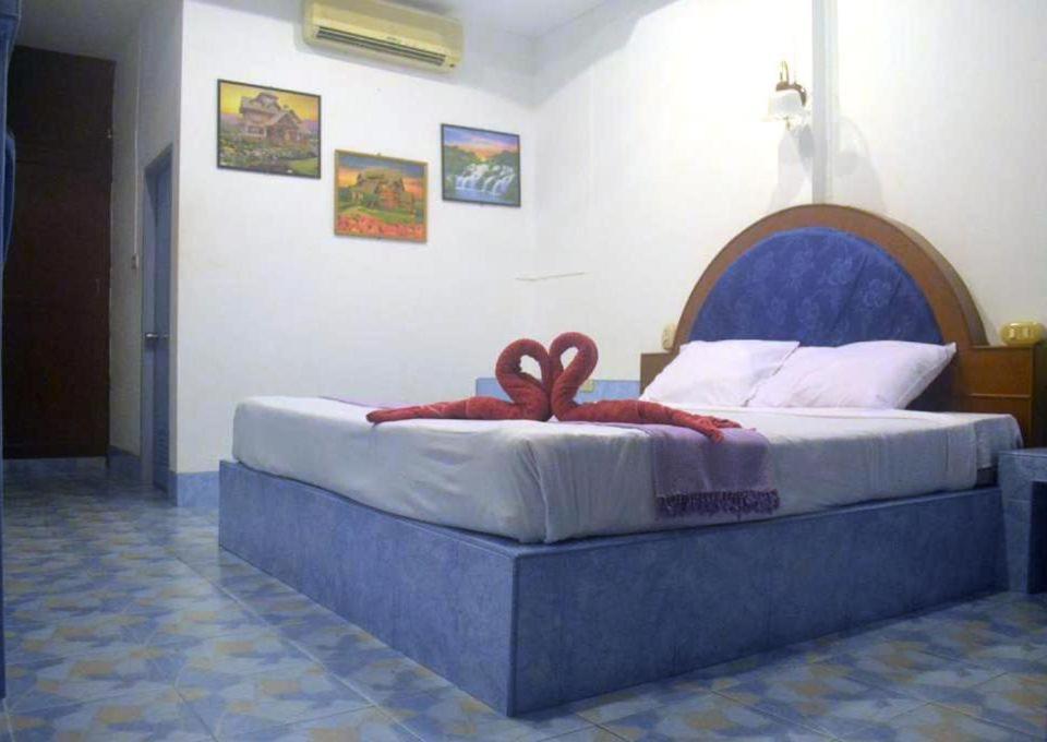 Oyo 851 On Hill Residence Patong Екстериор снимка