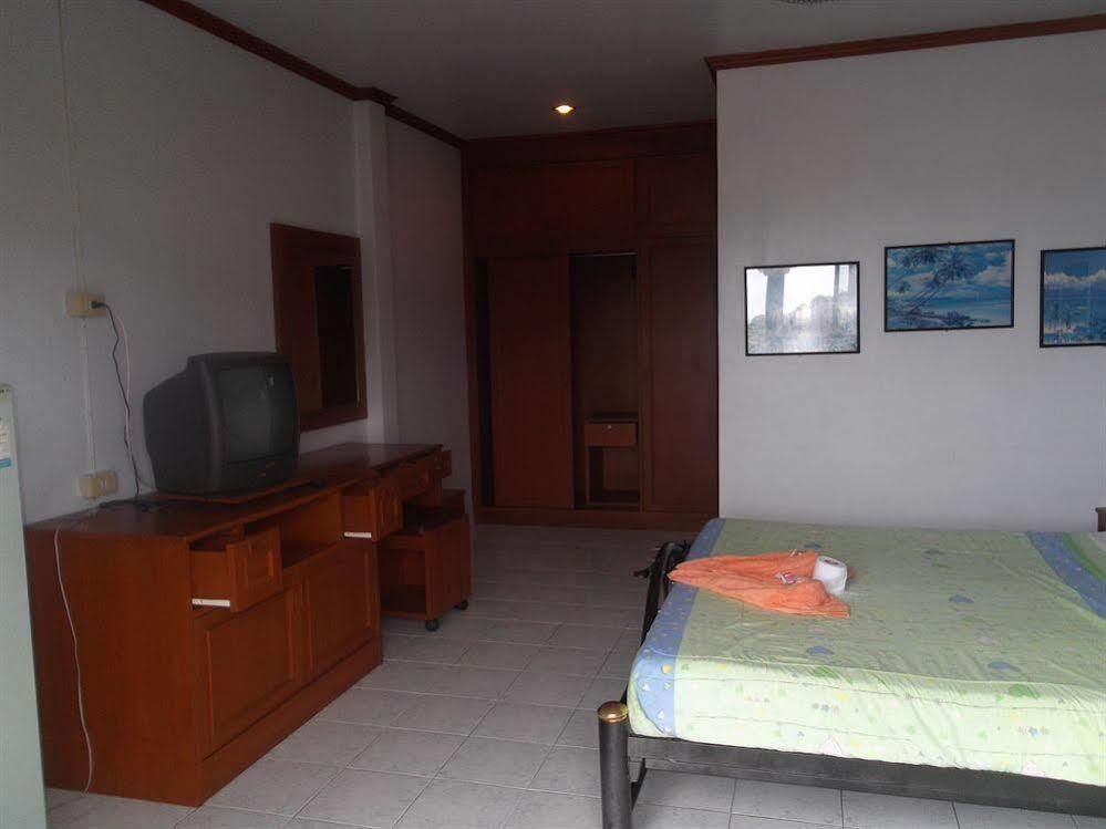 Oyo 851 On Hill Residence Patong Екстериор снимка